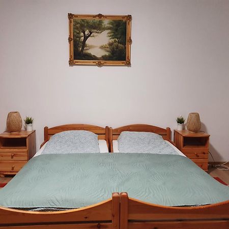 Ferienwohnung Pinkoczi Apartmanhaz Balatonalmádi Zimmer foto