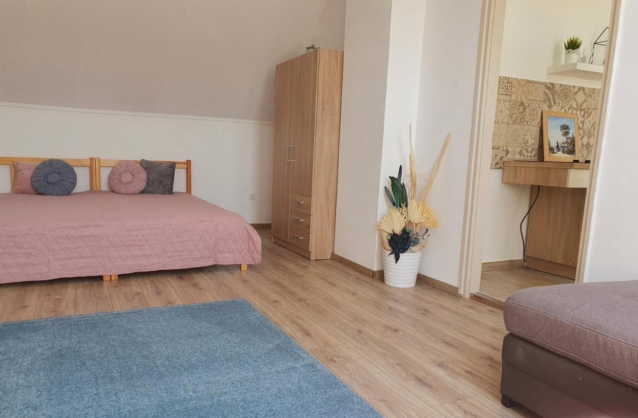 Ferienwohnung Pinkoczi Apartmanhaz Balatonalmádi Exterior foto