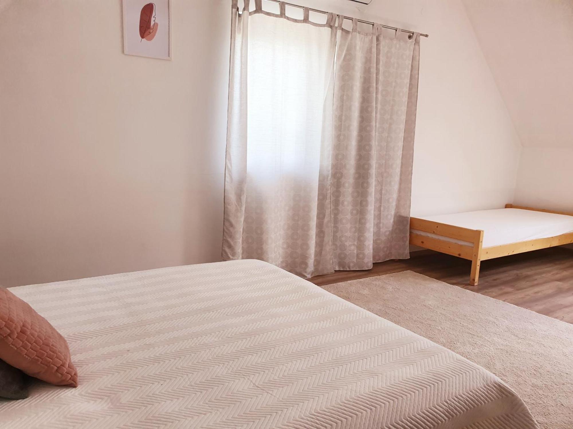 Ferienwohnung Pinkoczi Apartmanhaz Balatonalmádi Zimmer foto